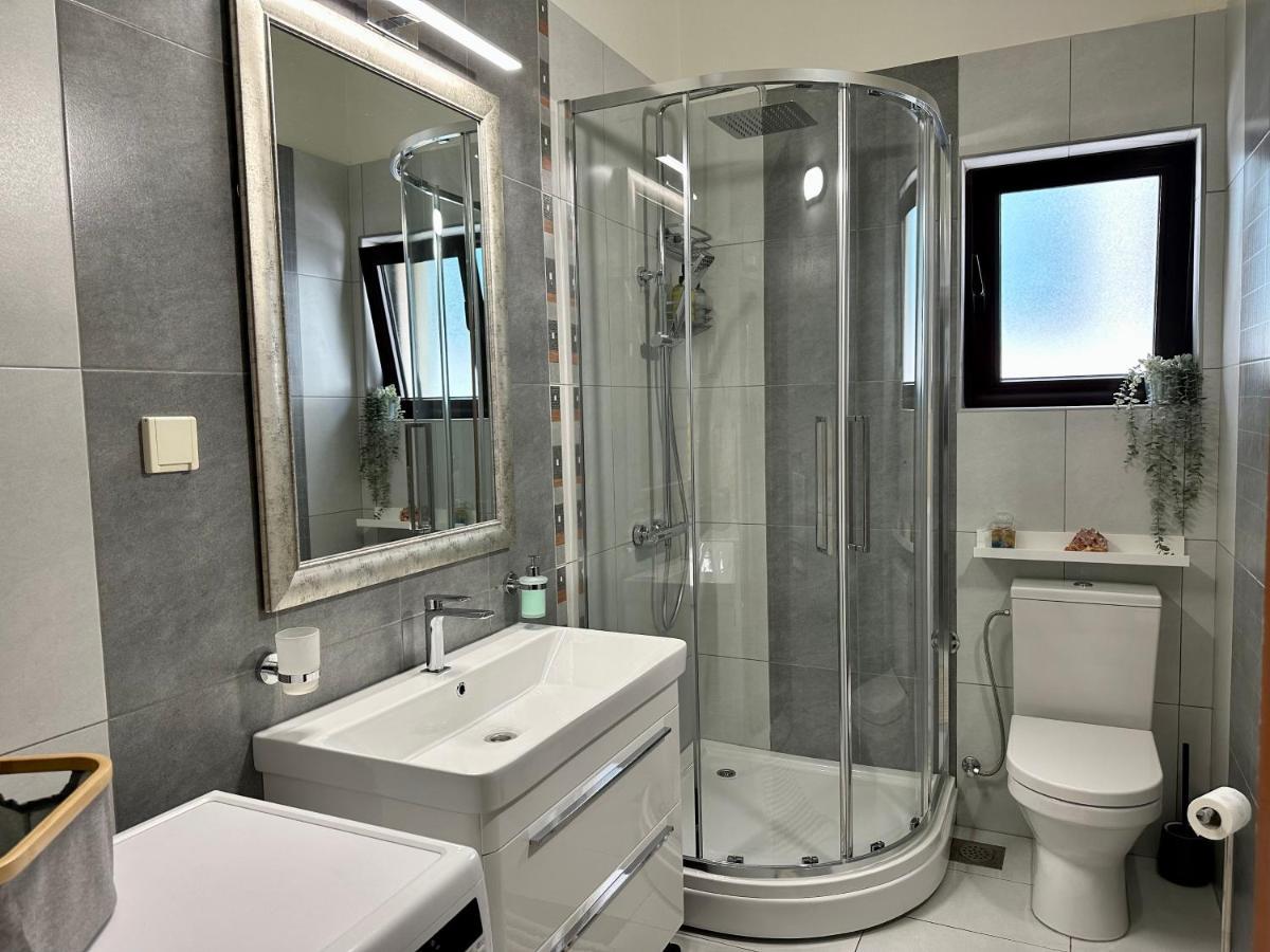 Point Of View Apartment Котор Екстериор снимка