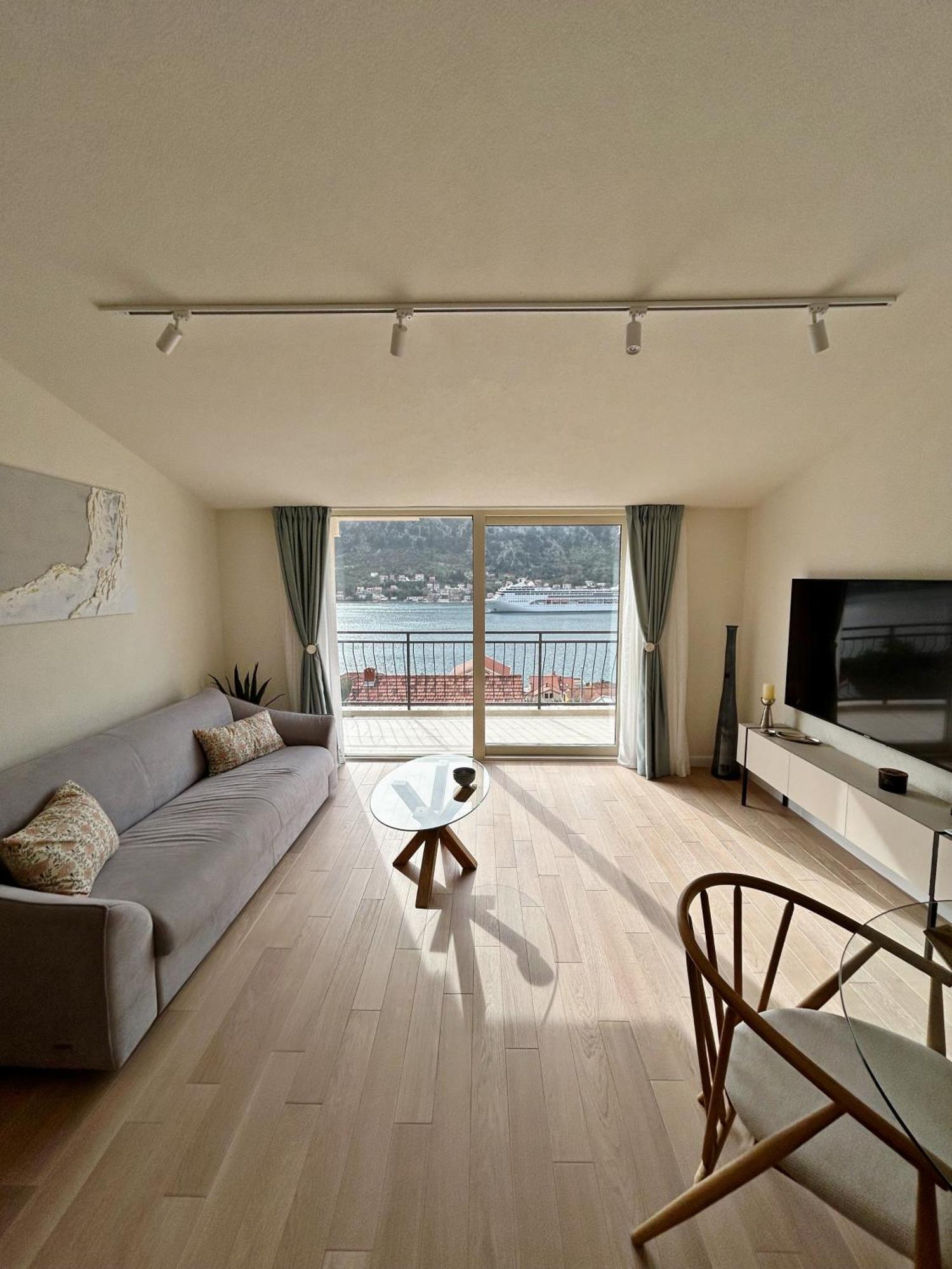 Point Of View Apartment Котор Екстериор снимка