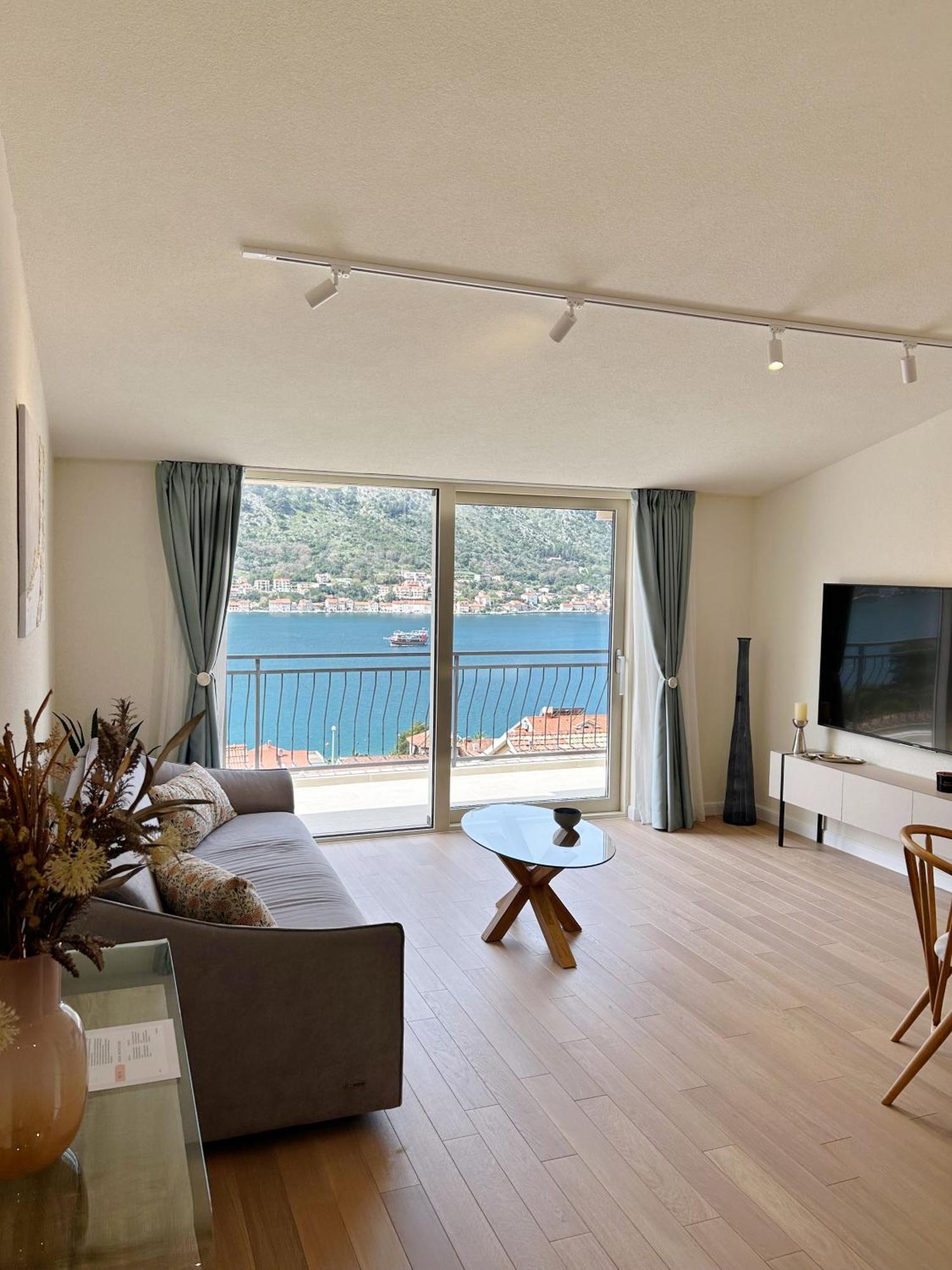 Point Of View Apartment Котор Екстериор снимка